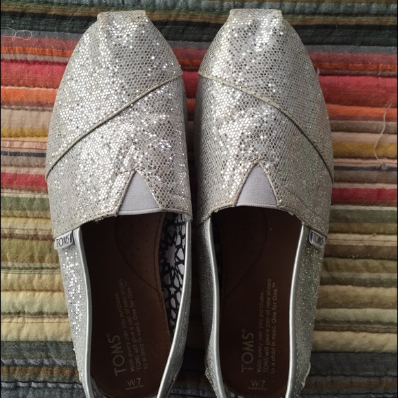 Silver sparkle Toms size 7