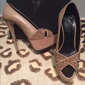 Women's Giuseppe zanotti crystal shoes! Sz 37 Women's Giuseppe zanotti crystal shoes! Sz 37