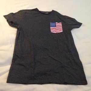 Men's dark gray tee