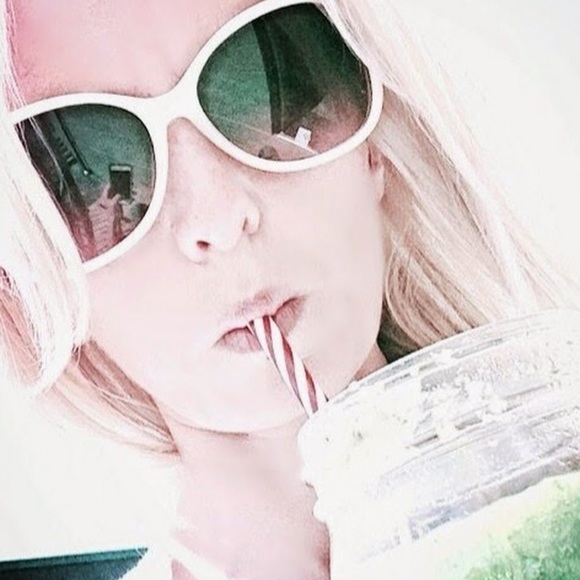 Meet your Posher, ABitOfBoujie - Picture 1 of 1