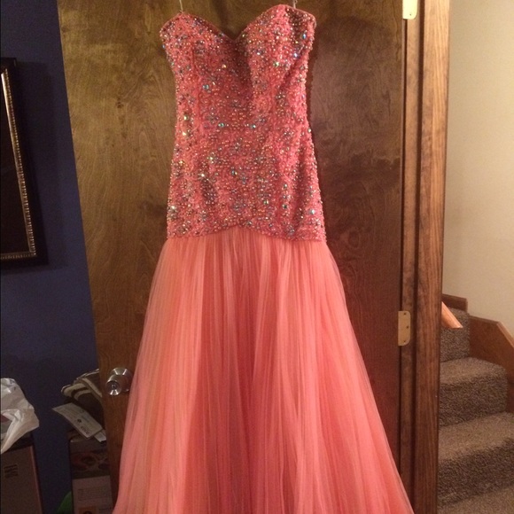 Prom dress - Picture 1 of 4