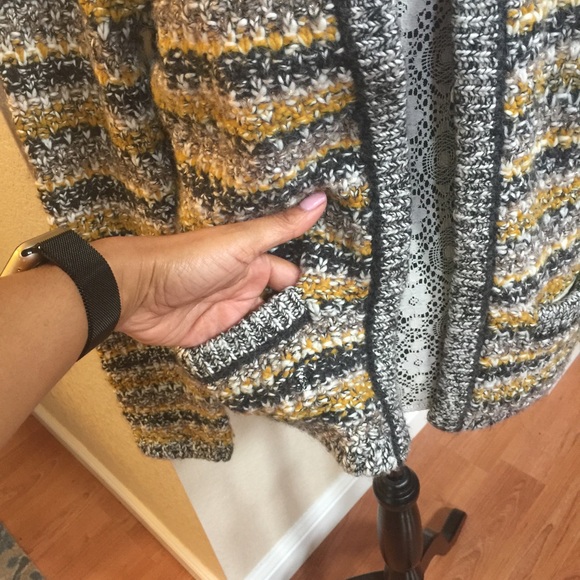 Gorgeous BR Sweater Blazer - Picture 2 of 4