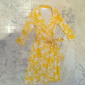 Diane Von Furstenberg Classic Wrap Dress- Size 4