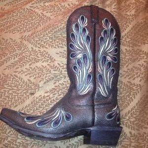 ARIAT cowboy boots.