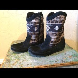 Minnetonka Mocccasin-Baja Boot-Black-Size 9