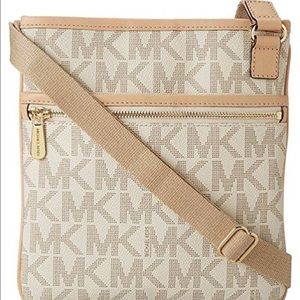 SOLD Michael Kors: Jet Set Large Crossbody Vanilla