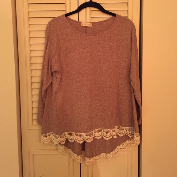 High-Low 3/4 Sleeve Top