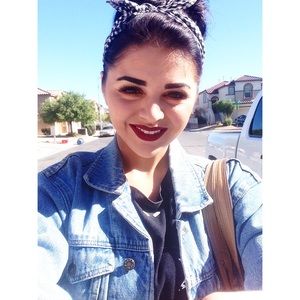 Meet your Posher, Arielle