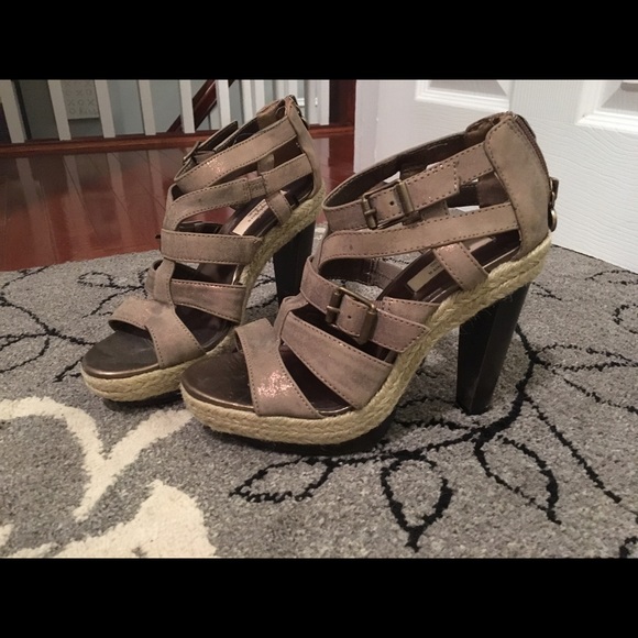 Simply Vera Vera Wang Shoes - Price drop!  Taupe heeled strappy sandals