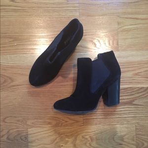 Go with everything! Little black bootie!