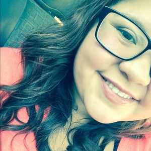 Meet your Posher, Roxanne