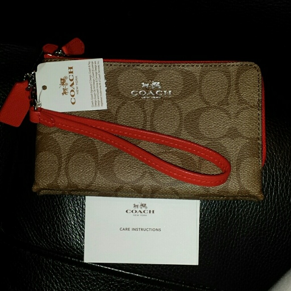 NEW--
COACH DOUBLE ZIPPER WRISTLET