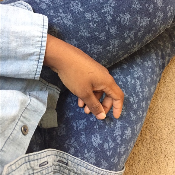 Skinny floral pattern jeans.