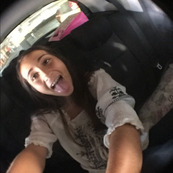 Meet your Posher, Gabi - Picture 1 of 1