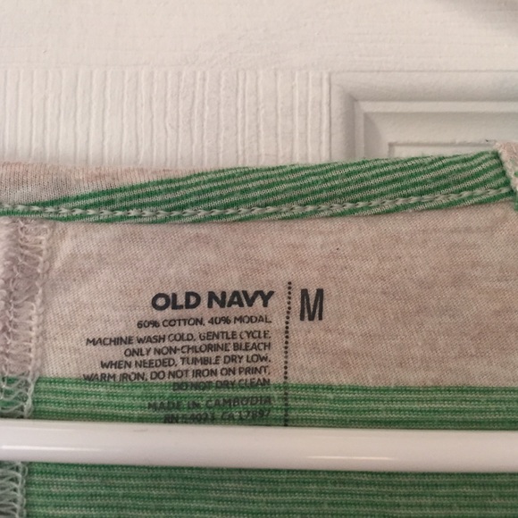 Old Navy top - Picture 2 of 2