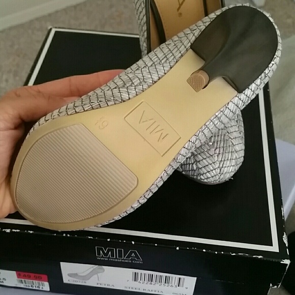 ๐๐HOST PICKโค Petra Steel Raffia heels - Picture 2 of 4