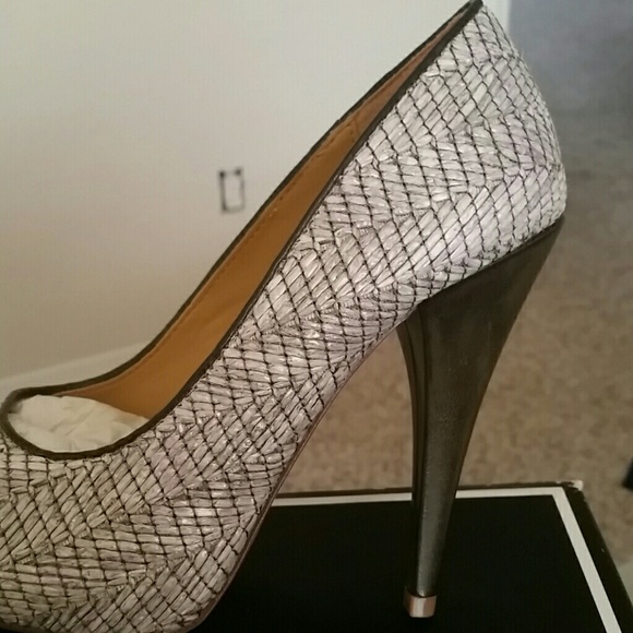 ๐๐HOST PICKโค Petra Steel Raffia heels - Picture 3 of 4