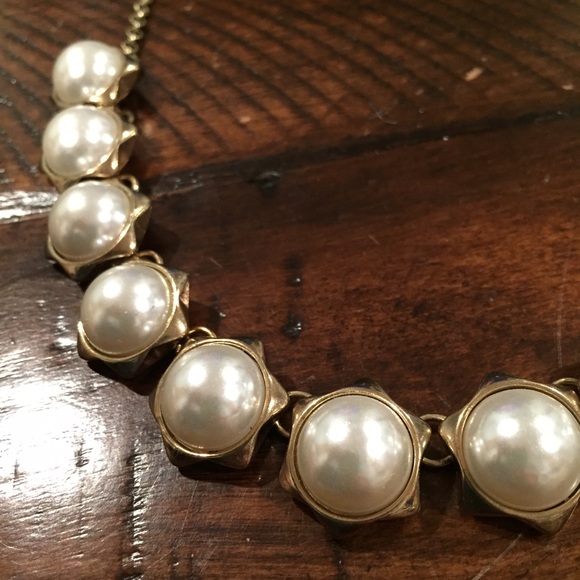 Forever 21 pearl and gold choker necklace - Picture 2 of 2