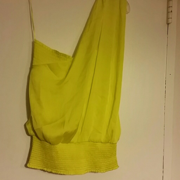Cute Yellow Top - Picture 2 of 3