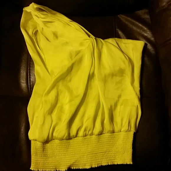 Cute Yellow Top - Picture 3 of 3