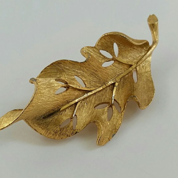 Vintage Gold Leaf Brooch - Picture 1 of 3