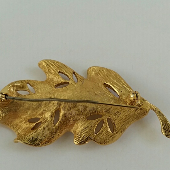 Vintage Gold Leaf Brooch - Picture 3 of 3