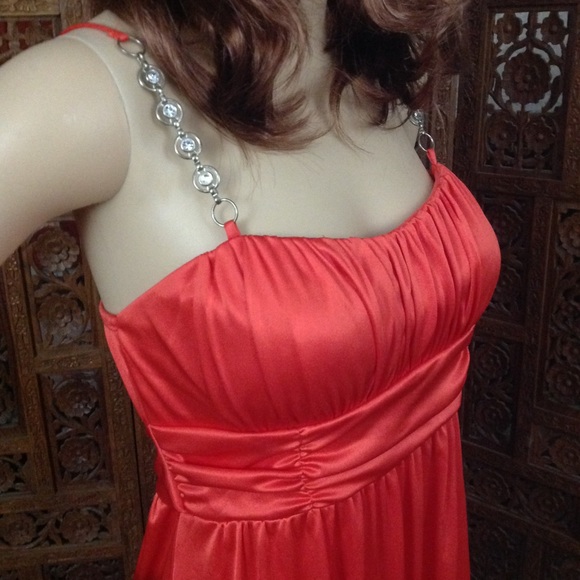 Fun party dress! - Picture 3 of 4