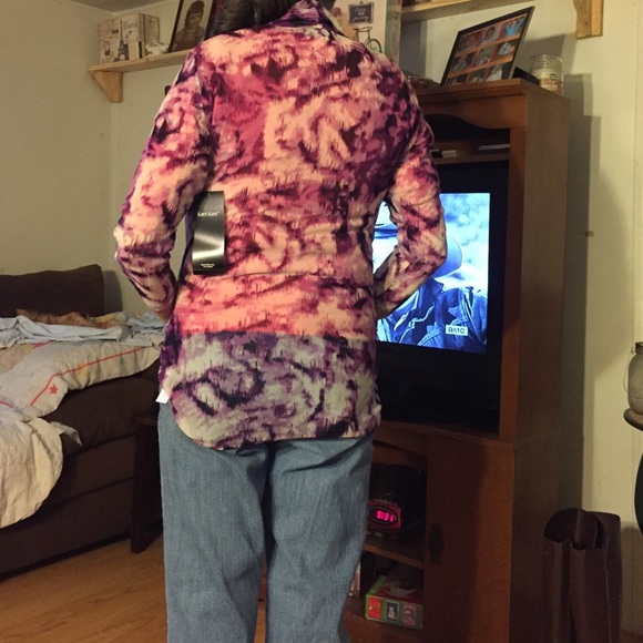 Tops - Picture 2 of 2