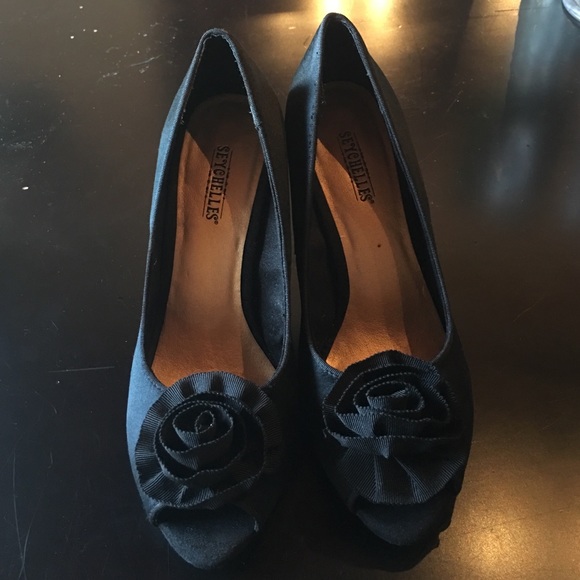 Seychelles peep toe heels