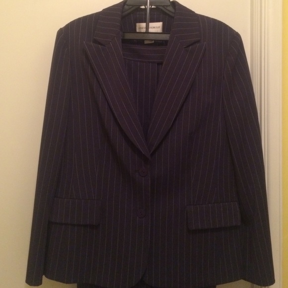 Jones New York pinstriped navy suit sz14
