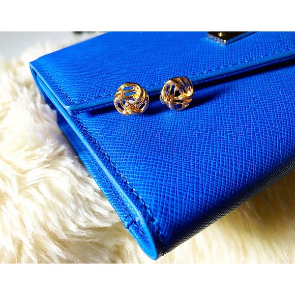 Knot Style Stud Earrings - Picture 3 of 4