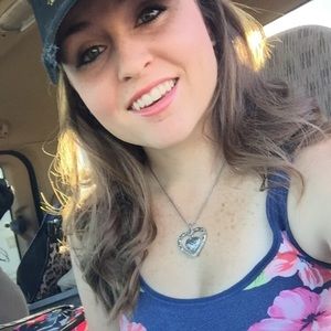 Meet your Posher, Alyssa