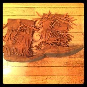 Minnetonka Brown Suede Fringe Boots Size 8