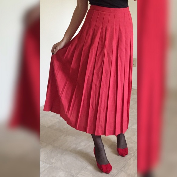 Easy pieces Dresses & Skirts - Rockability pleated red midi skirt