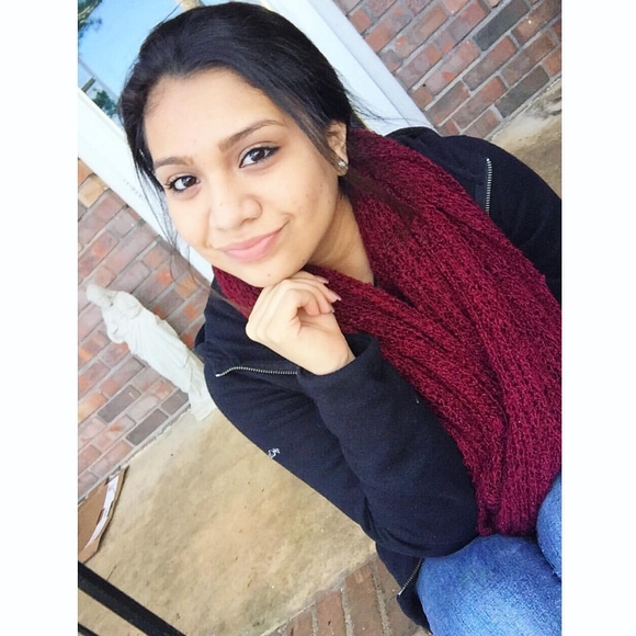 Meet your Posher, Adriana - Picture 1 of 1