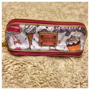 Betseyville ✨ Cosmetic/Eyeglass Case