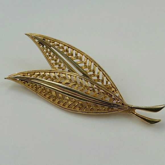 JJ stamped Vintage Gold leaves Brooch - Picture 1 of 3