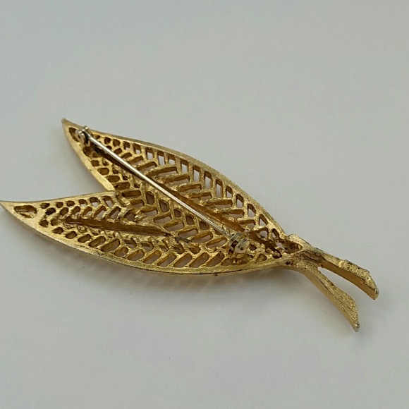 JJ stamped Vintage Gold leaves Brooch - Picture 2 of 3