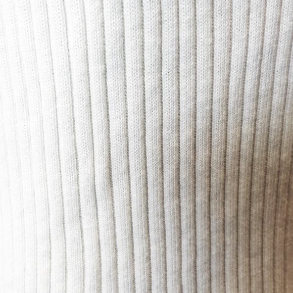 ⚡️NWOT⚡️White Turtle Neck Sweater - Picture 2 of 3