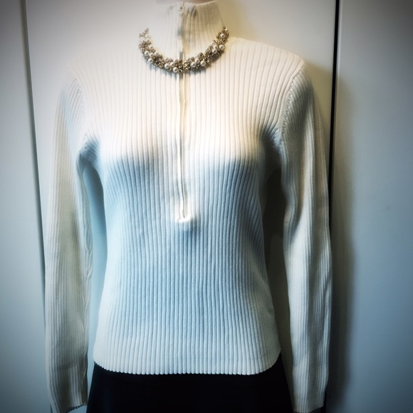 ⚡️NWOT⚡️White Turtle Neck Sweater - Picture 3 of 3