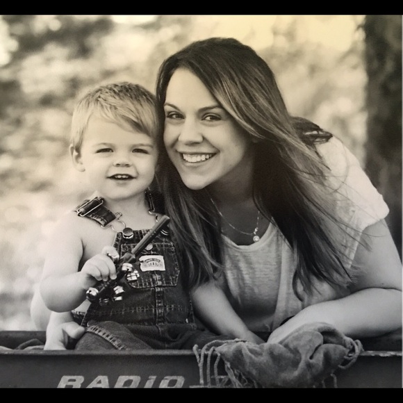 Meet your Posher, Stacey - Picture 2 of 2