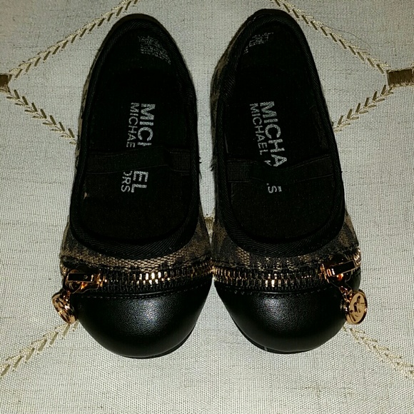 🚫SOLD  MICHAEL KORS BABY GIRL SHOES SIZE 5