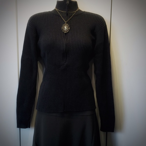 ⚡️NWOT⚡️Charcoal Turtlen Neck Sweater - Picture 2 of 3