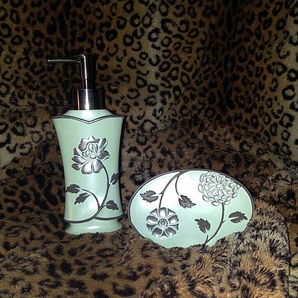 Beautiful soap dish and soap dispenser - Picture 1 of 2