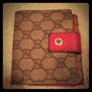 💥HP 7.2.16💥 Authentic Vintage Gucci Pink Wallet