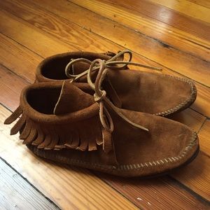 Minnetonka Ankle Fringe Hardsole Boots 6.5 7.5