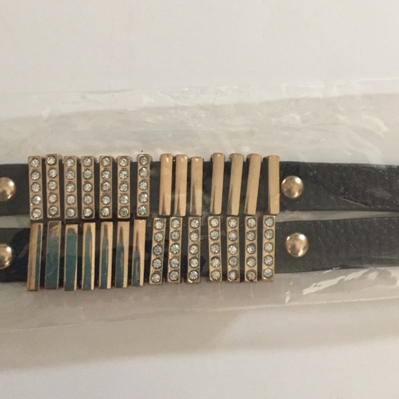 🔥Clearance 🔥 Vegan Leather Gold Bar Bracelet - Picture 2 of 2