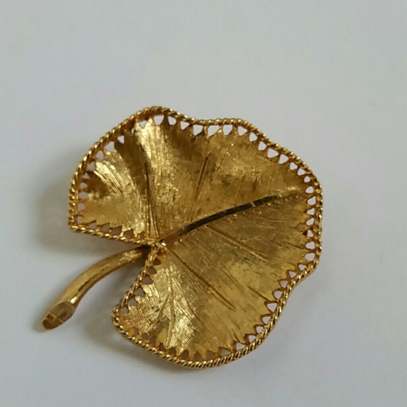 BSK stamped Lily Pad Brooch - Picture 1 of 2