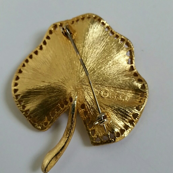 BSK stamped Lily Pad Brooch - Picture 2 of 2