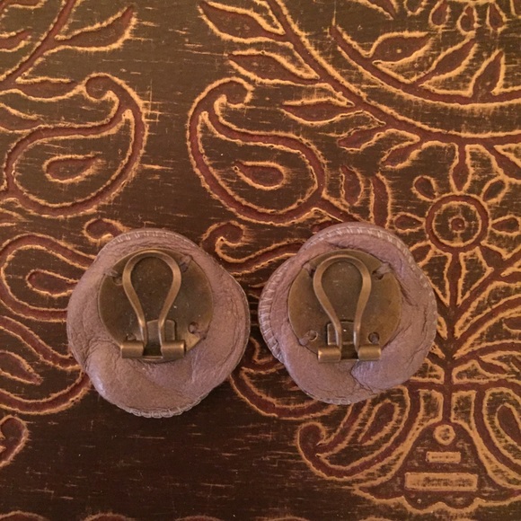 Leather earrings - Picture 2 of 3